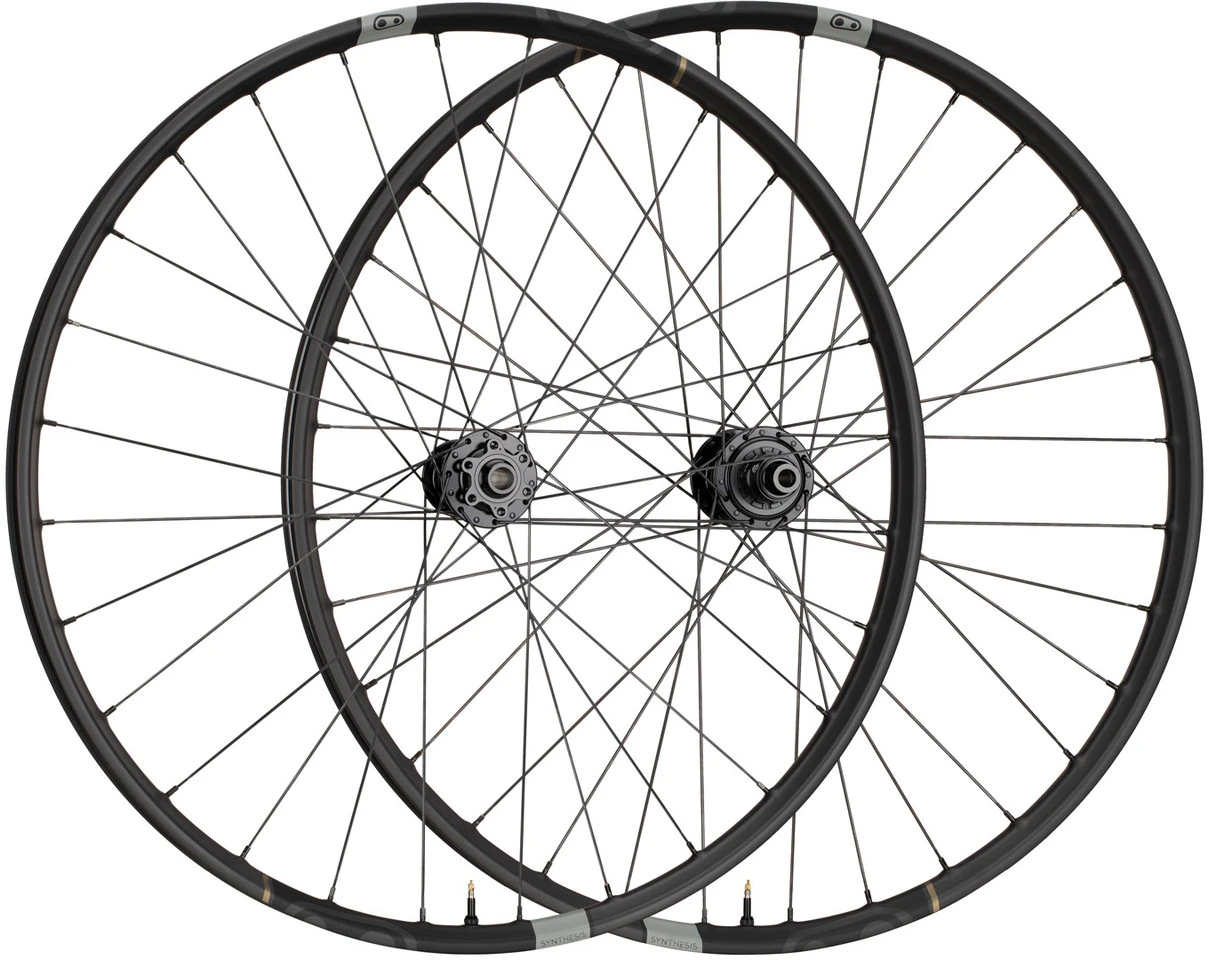 Crankbrothers Synthesis Enduro 11 I9 Carbon Disc 6-Loch 29" Boost Laufradsatz 1 Crankbrothers Synthesis Enduro 11 I9 Carbon Disc 6-Loch 29" Boost Laufradsatz